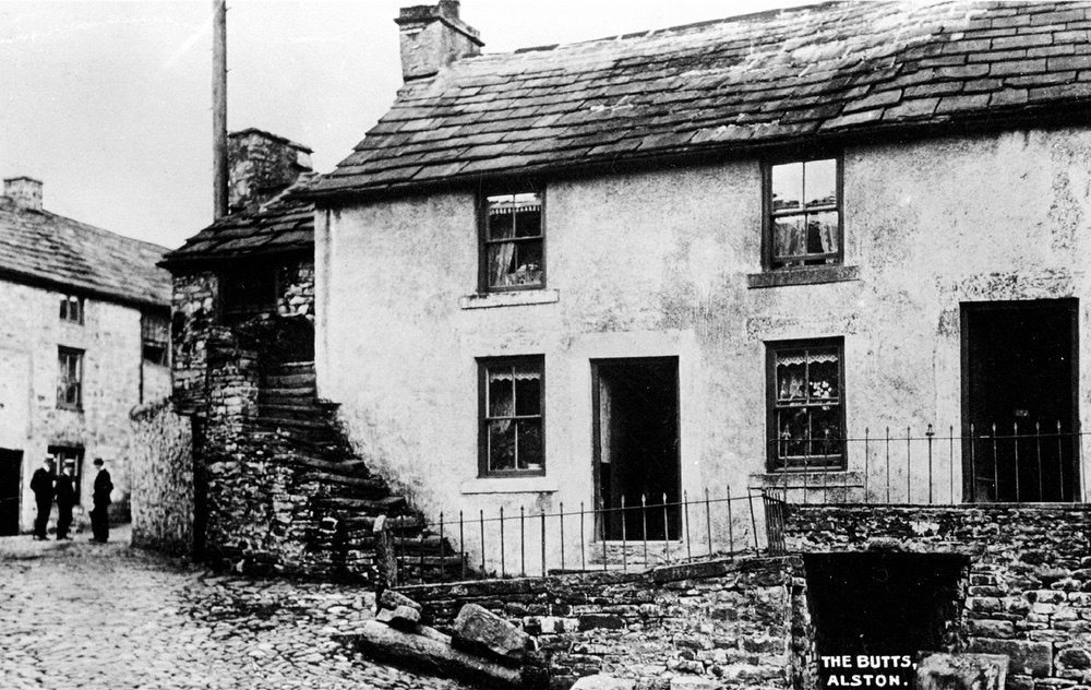 Coll. unknown - copied ca 1999.
L>R The building now called Arboreal Sunset View. Up the steps lived James Henry Armstrong aka The Border Laddie.in the centre door were Sally, Syd, Kathlyn and Errington Beadle. They later moved to the house on the R. [Info Billy Renwick & Vera Beadle> Thomson] Earlier the house to the right was lived in by a Miss Frances “Fanny” Foster- folk would take hens there for her to pluck- she used to leave them hanging on the railing shown. [Info Shirley Renwick?] Also listen to audio of Albert Renwick remembering sticking bangers up the (dead) hen’s bums! David Dickinson recalls the same story but with detonators!
