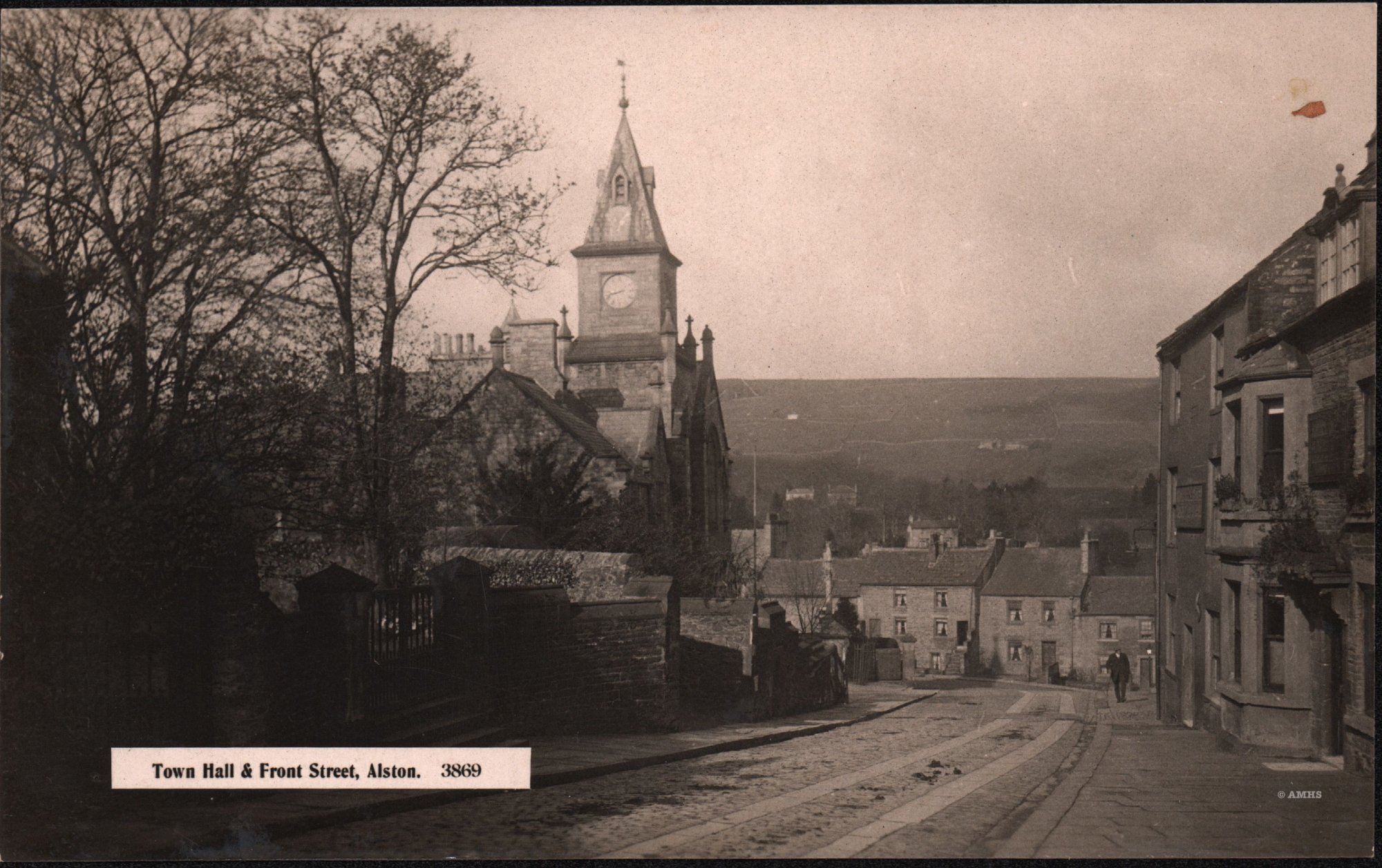 Coll. AMHS. A quiet day in Alston.
L>R The Vicarage garden, Town Hall, Jacob Walton memorial, Townfoot. The King's Arms Hotel with its Cyclists' Touring Club plaque and the Angel Inn- with dormer window in place.

Posted in 1920